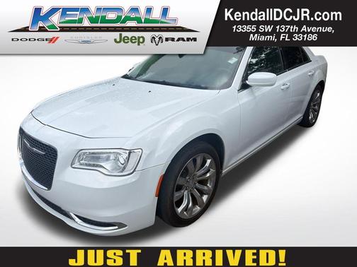 Bright White Clearcoat 2016 Chrysler 300 Limited