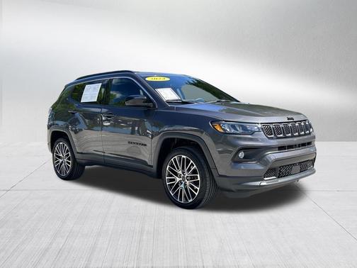 Metallic 2024 Jeep Compass Latitude Lux