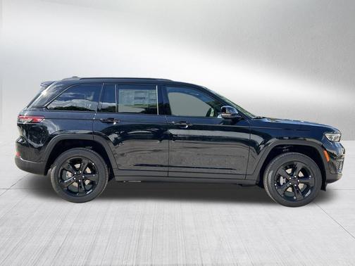2025 Jeep Grand Cherokee Laredo