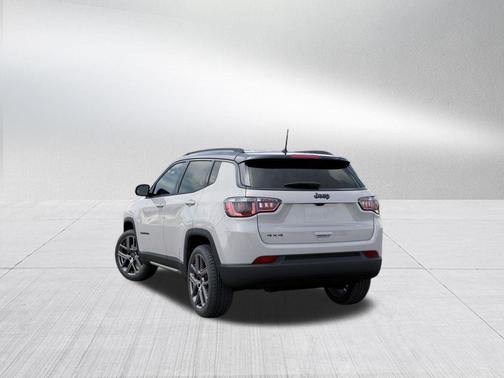 Bright White Clearcoat 2026 Jeep Compass Limited