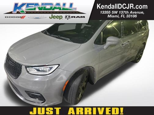 2022 Chrysler Pacifica Touring-L