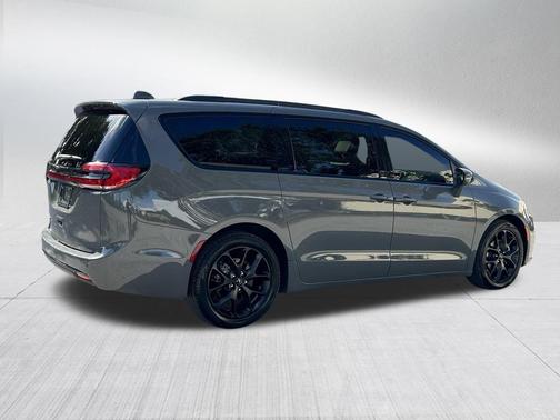 2022 Chrysler Pacifica Touring-L