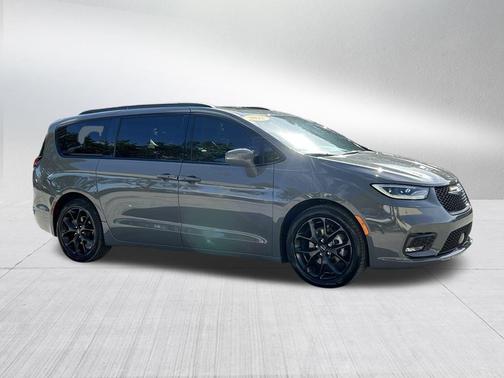 2022 Chrysler Pacifica Touring-L