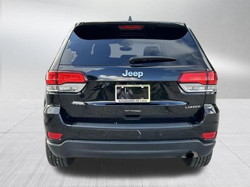 Diamond Black 2022 Jeep Grand Cherokee WK Laredo E