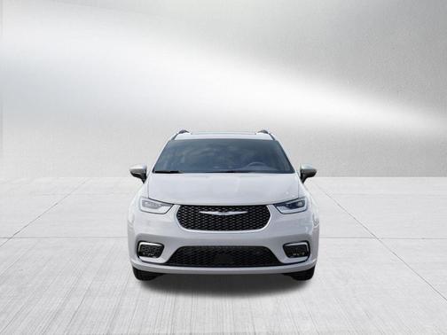 Bright White Clearcoat 2026 Chrysler Pacifica Pinnacle