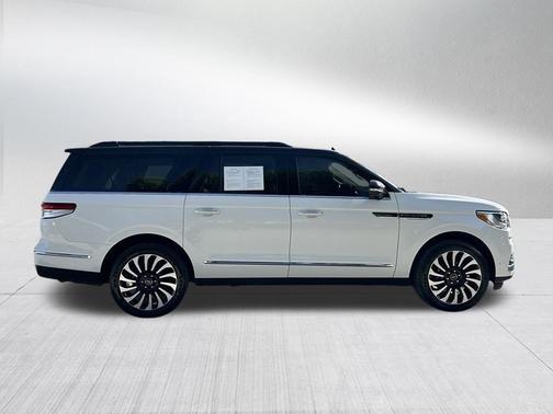 White Metallic 2022 Lincoln Navigator L Black Label