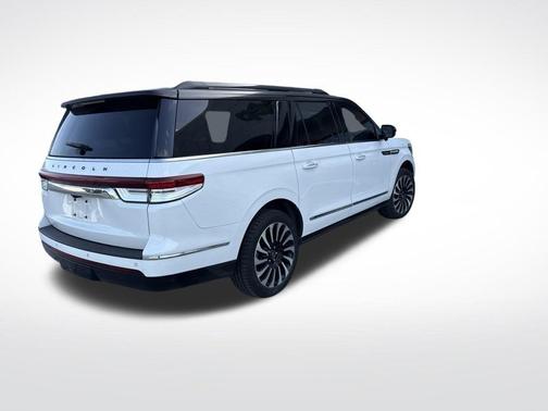 White Metallic 2022 Lincoln Navigator L Black Label