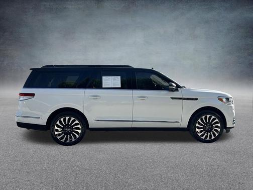White Metallic 2022 Lincoln Navigator L Black Label