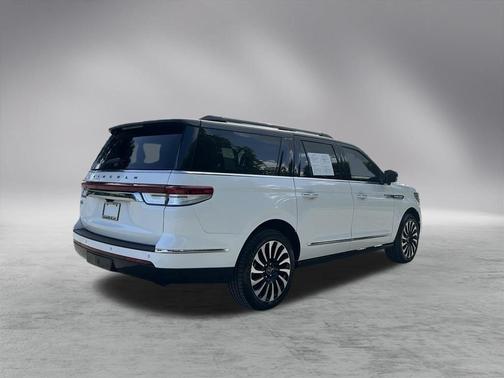 White Metallic 2022 Lincoln Navigator L Black Label