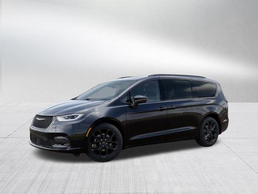 Diamond Black 2026 Chrysler Pacifica Limited