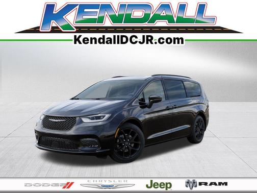 Diamond Black 2026 Chrysler Pacifica Limited