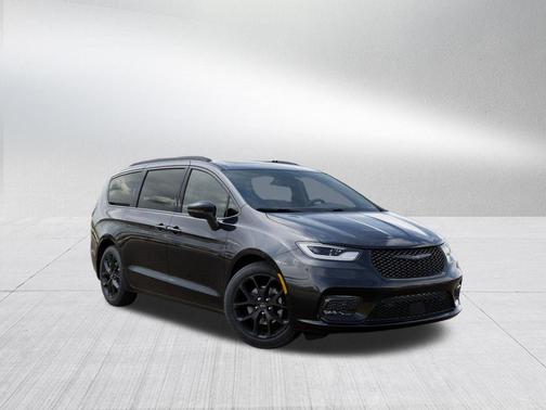 Diamond Black 2026 Chrysler Pacifica Limited