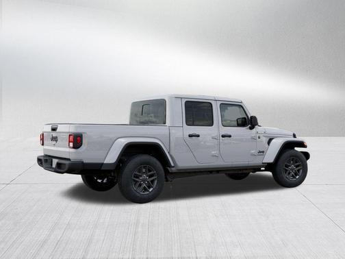 Bright White Clearcoat 2026 Jeep Gladiator Sport S