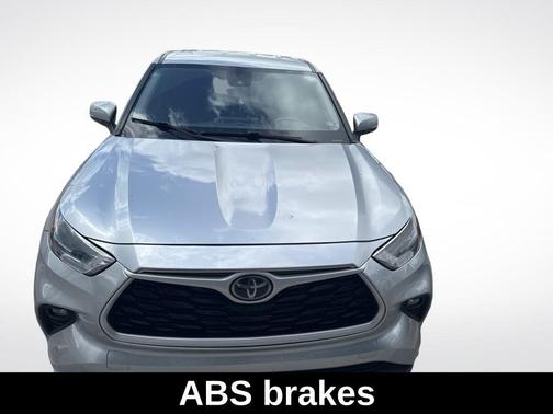 2021 Toyota Highlander LE