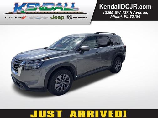 2024 Nissan Pathfinder SV