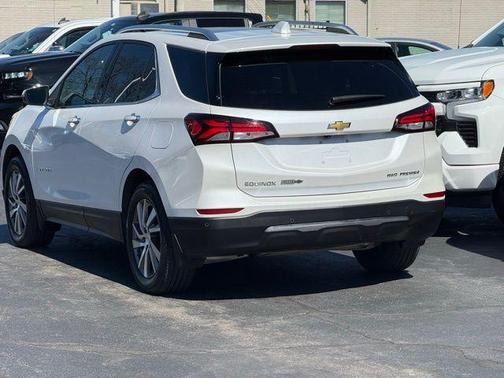 Iridescent Pearl Tricoat 2023 Chevrolet Equinox Premier