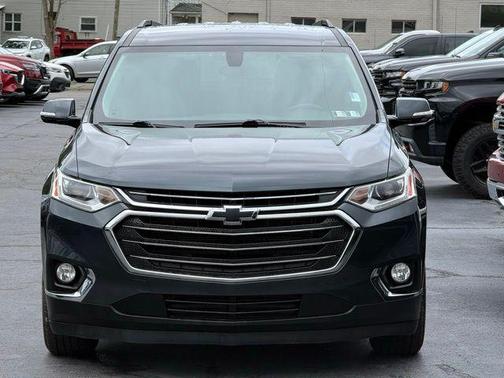 Graphite Metallic 2019 Chevrolet Traverse LT Cloth