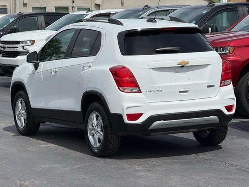 Summit White 2022 Chevrolet Trax LT
