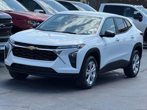 Summit White 2024 Chevrolet Trax LS