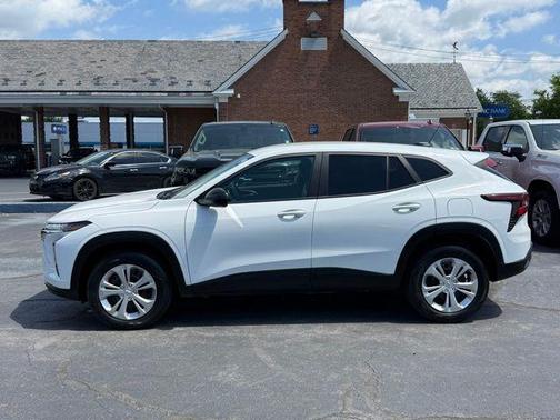 Summit White 2024 Chevrolet Trax LS