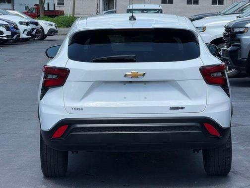 Summit White 2024 Chevrolet Trax LS