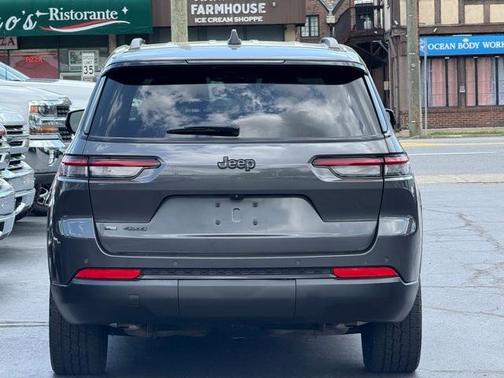2022 Jeep Grand Cherokee L Laredo