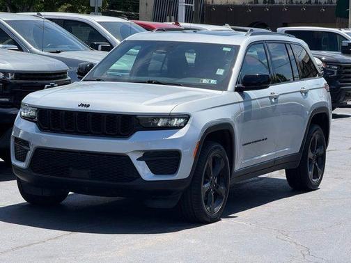Silver Zynith 2024 Jeep Grand Cherokee Laredo