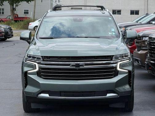 Silver Sage Metallic 2023 Chevrolet Suburban LT