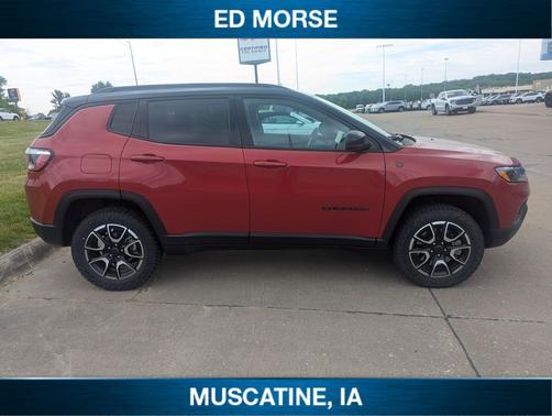Red Hot Pearlcoat 2025 Jeep Compass Trailhawk