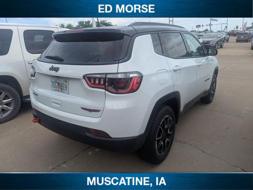 Bright White Clearcoat 2025 Jeep Compass Trailhawk