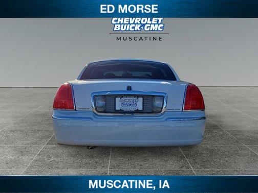 2010 Lincoln Town Car Signature