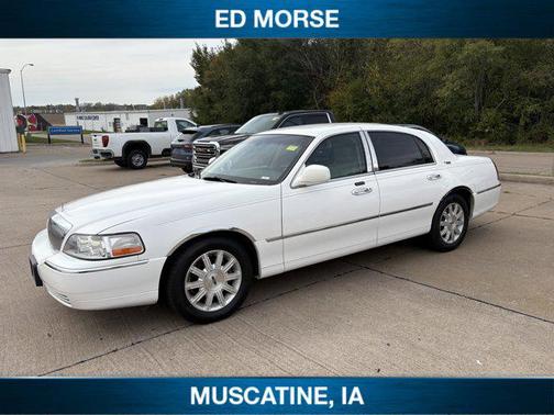 2010 Lincoln Town Car Signature