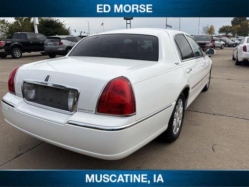 2010 Lincoln Town Car Signature