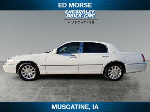 2010 Lincoln Town Car Signature