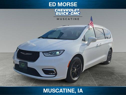 Bright White Clearcoat 2022 Chrysler Pacifica Touring L