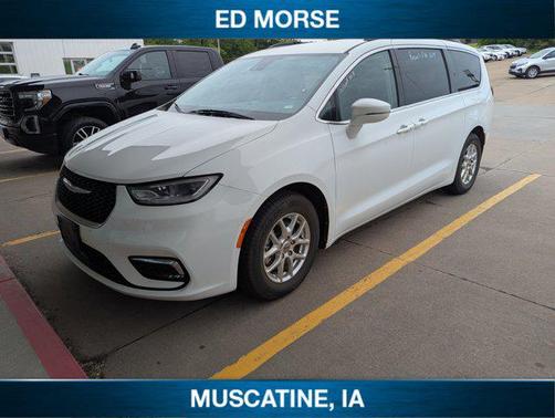 Bright White Clearcoat 2022 Chrysler Pacifica Touring L