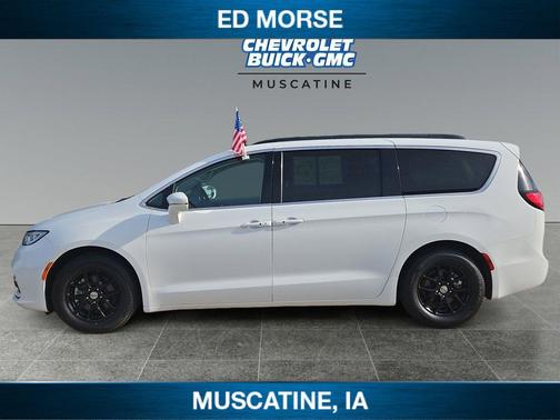 Bright White Clearcoat 2022 Chrysler Pacifica Touring L
