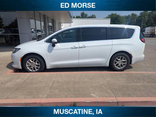 2022 Chrysler Voyager LX