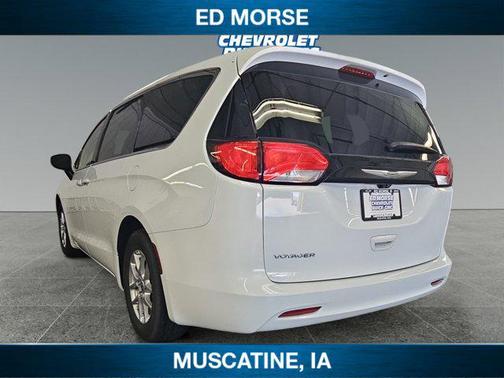 2022 Chrysler Voyager LX