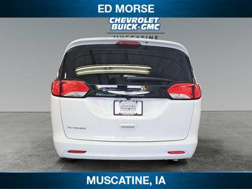 2022 Chrysler Voyager LX