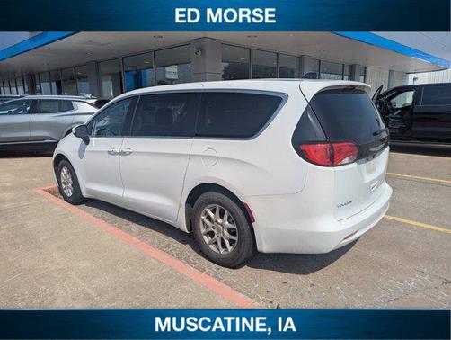 2022 Chrysler Voyager LX