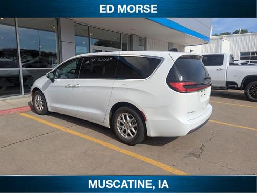 Bright White Clearcoat 2023 Chrysler Pacifica Touring L