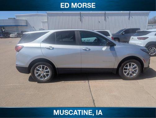 Silver Ice Metallic 2022 Chevrolet Equinox LS