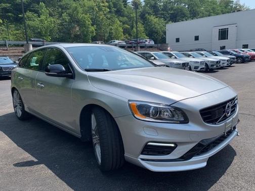 Photo 3 of 46 of 2017 Volvo V60 Polestar