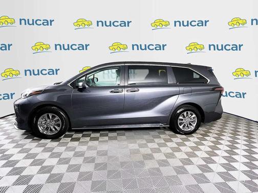 2025 Toyota Sienna LE