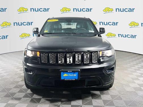 Diamond Black Crystal Pearlcoat 2022 Jeep Grand Cherokee Laredo