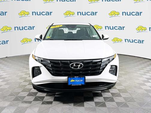 White Pearl 2024 Hyundai TUCSON SE