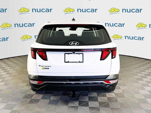 White Pearl 2024 Hyundai TUCSON SE
