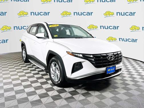White Pearl 2024 Hyundai TUCSON SE