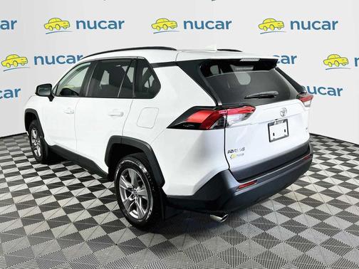 Ice Cap 2024 Toyota RAV4 XLE